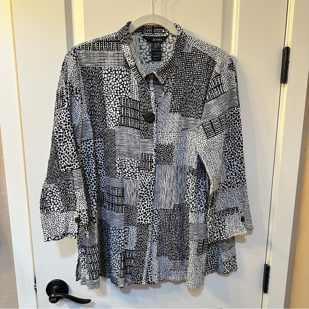 Ali Miles Black and White Patterned Blouse
